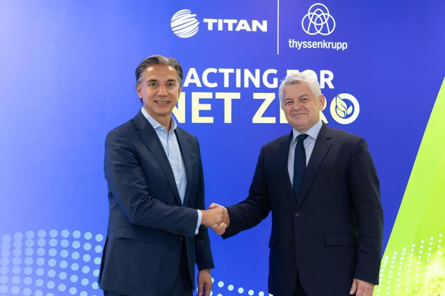 From left to right: Dr Cetin Nazikkol, Chief Strategy Officer at thyssenkrupp Decarbon Technologies - Marcel Cobuz, Chairman of TITAN Group Executive Committee