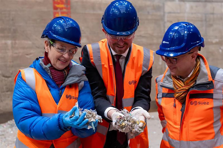 left to right: Mary Creagh MP for Coventry east and minister of nature for DEFRA, John Slinger MP for Rugby, and Dr Adam Reid chief external affairs and sustainability officer for SUEZ